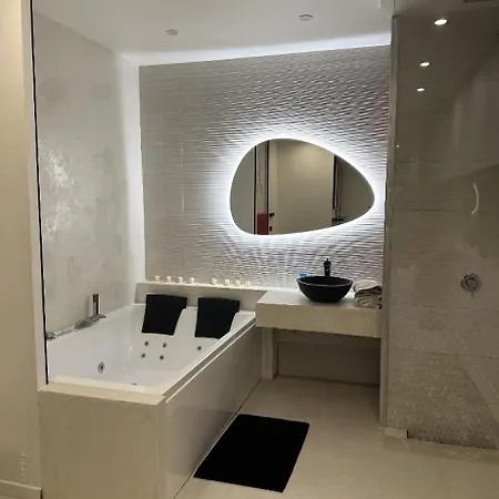 Apartment Love Room