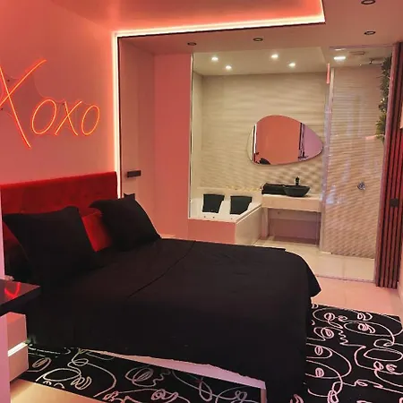 Love Room Apartment